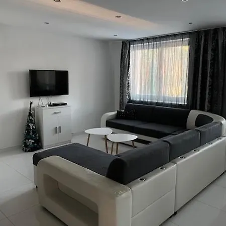 Max Apartment *
